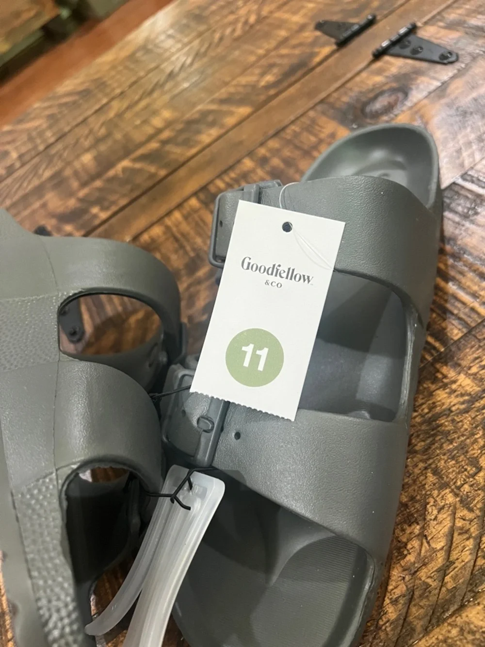 Goodfellow & Co molded slide