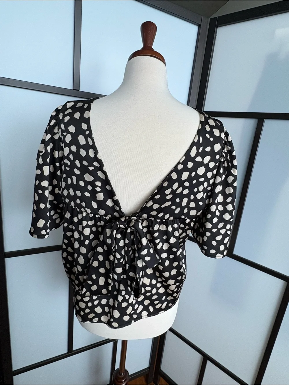 LOFT Open Back Bow Blouse Black Cream Print Size L