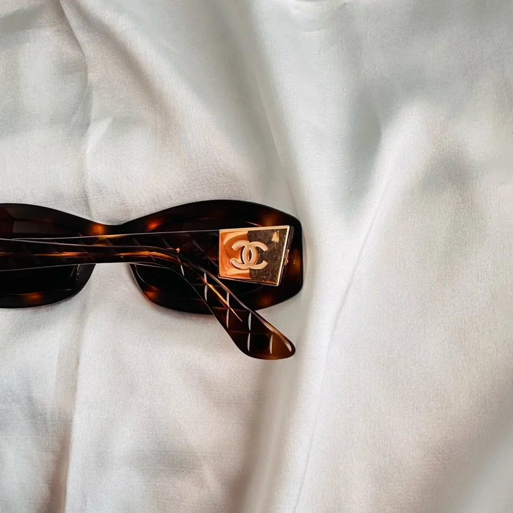 CHANEL sunglasses rich