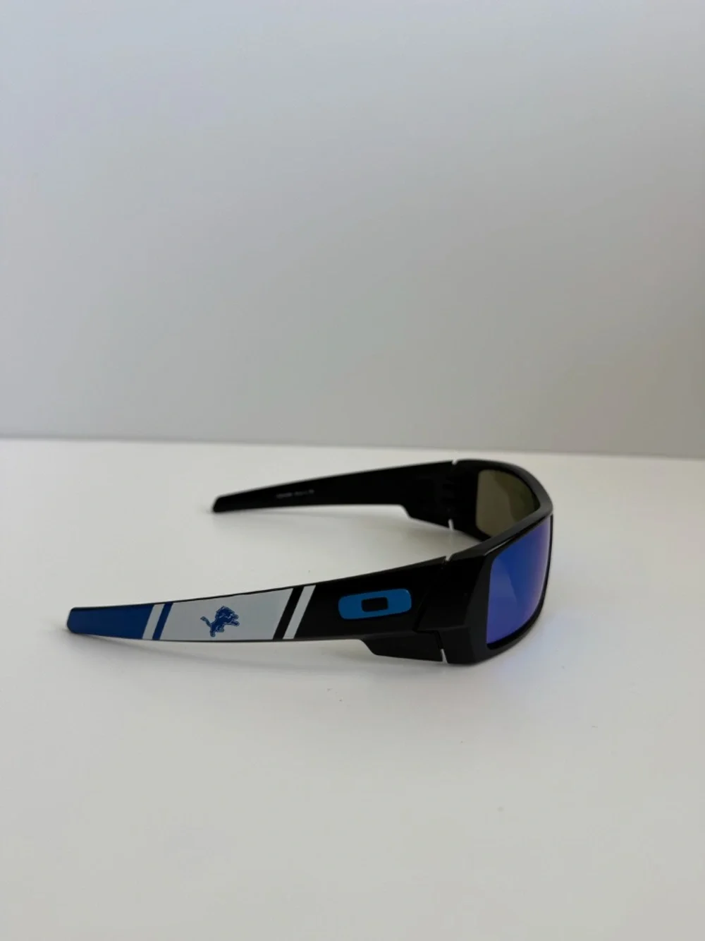 Oakley detroit lions
