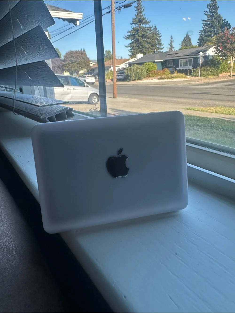 N/A compact white