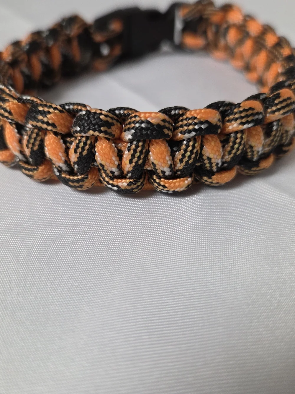 Handmade Braided Paracord Bracelet in Orange and‎ Black Size 9