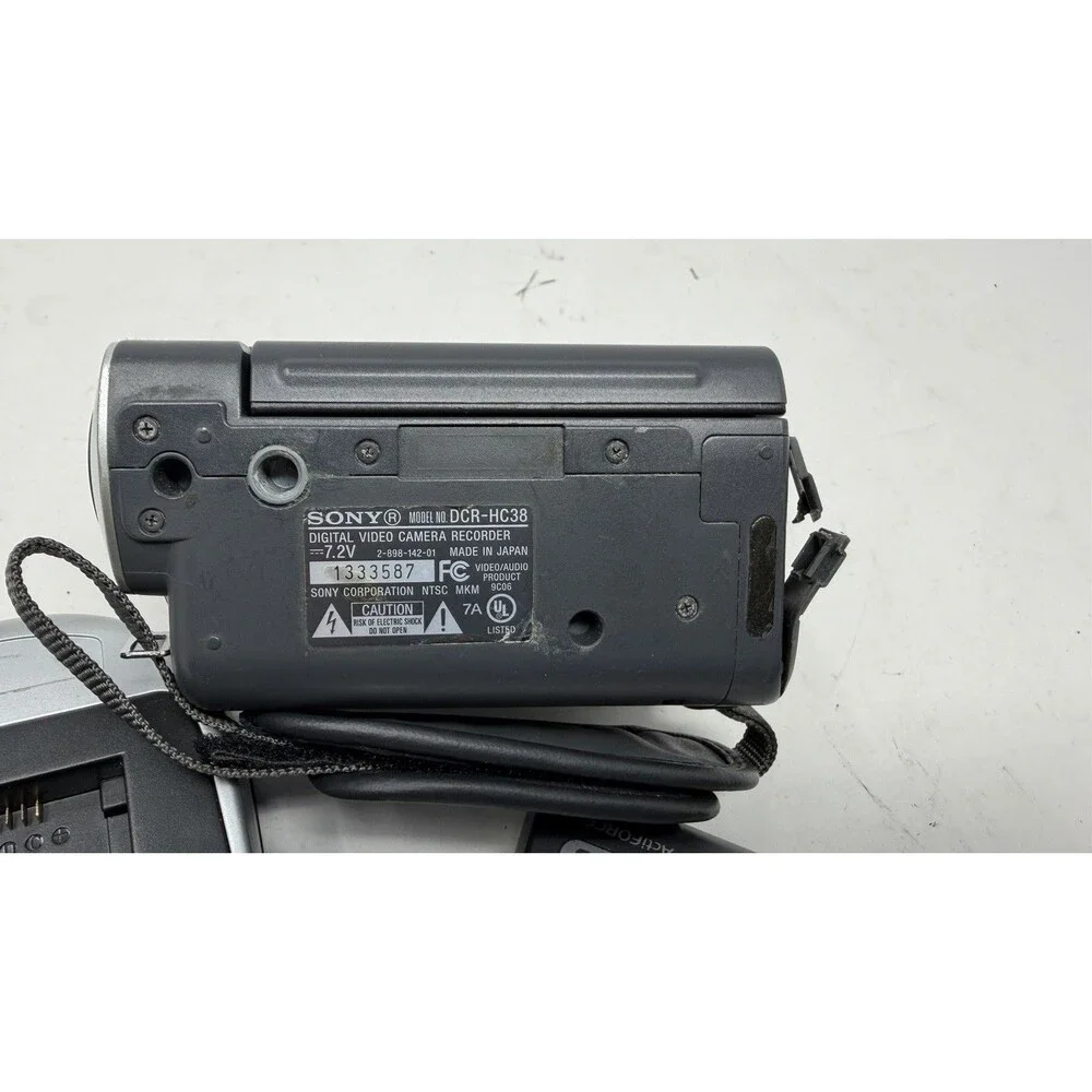 Sony Handycam Camcorder Carl Zeiss 40x Optical Zoom DCR-HC38 - 