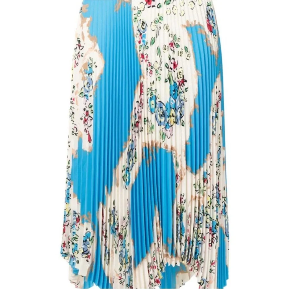 Tory Burch reposhing this