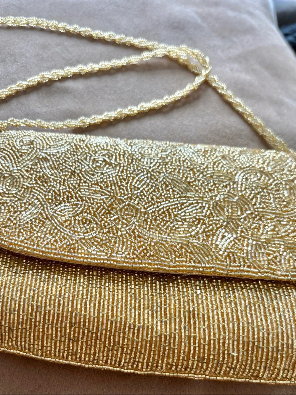 N/A elegant gold