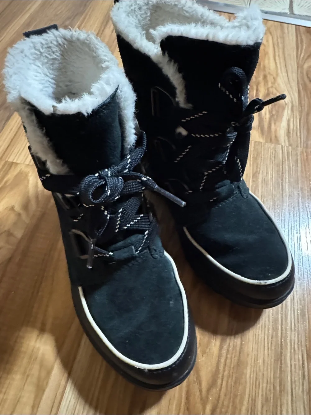 Sorel gently used
