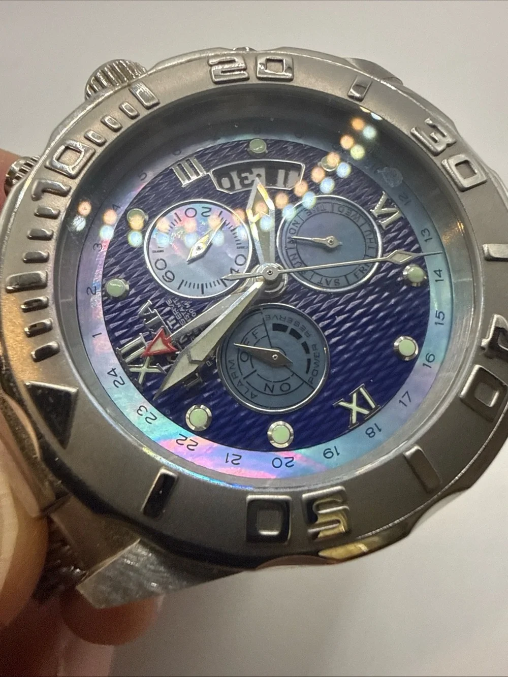 Invicta sleek stainless