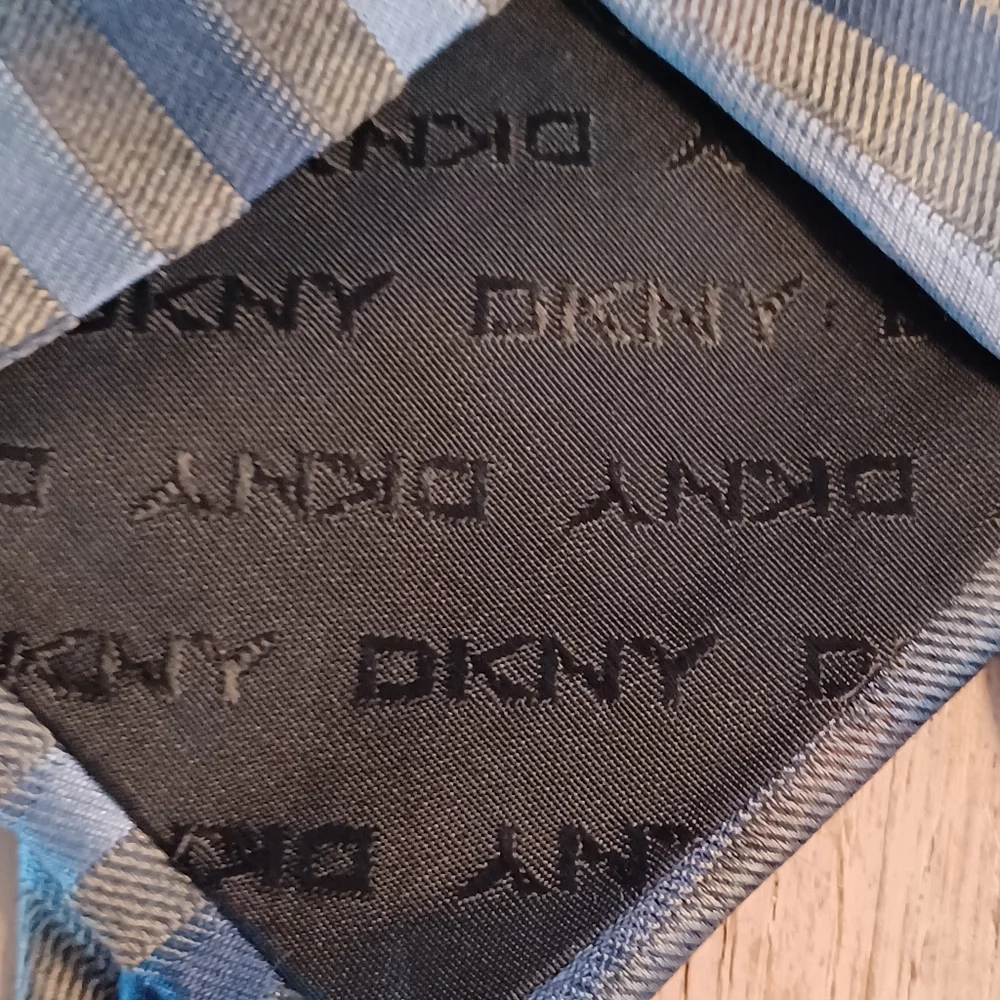 Dkny 100% silk