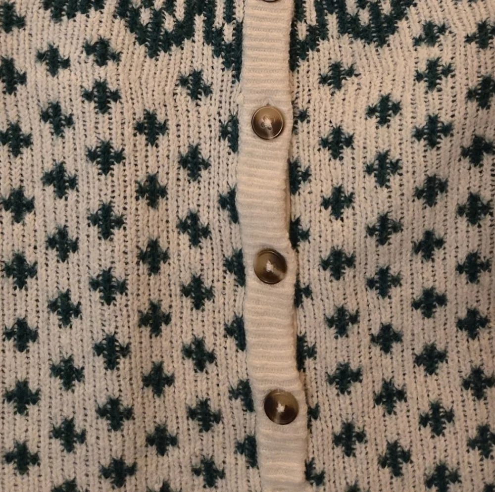 Old Navy bottom intricate button