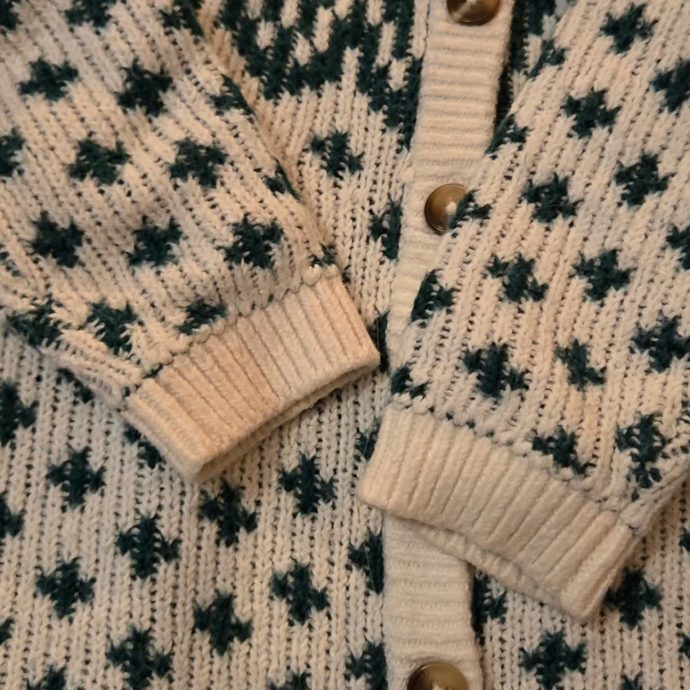 Old Navy button ones features