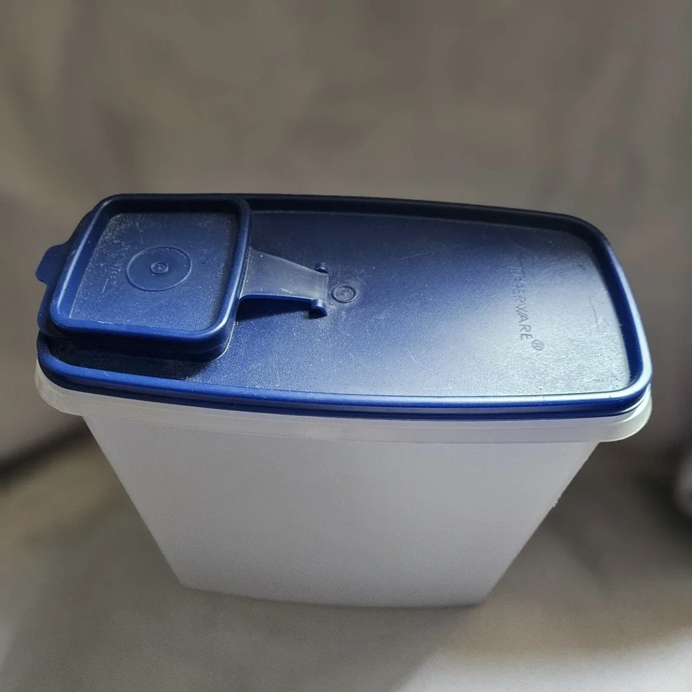 TUPPERWARE #469 FROSTED CEREAL KEEPER WITH DARK BLUE FLIP LID