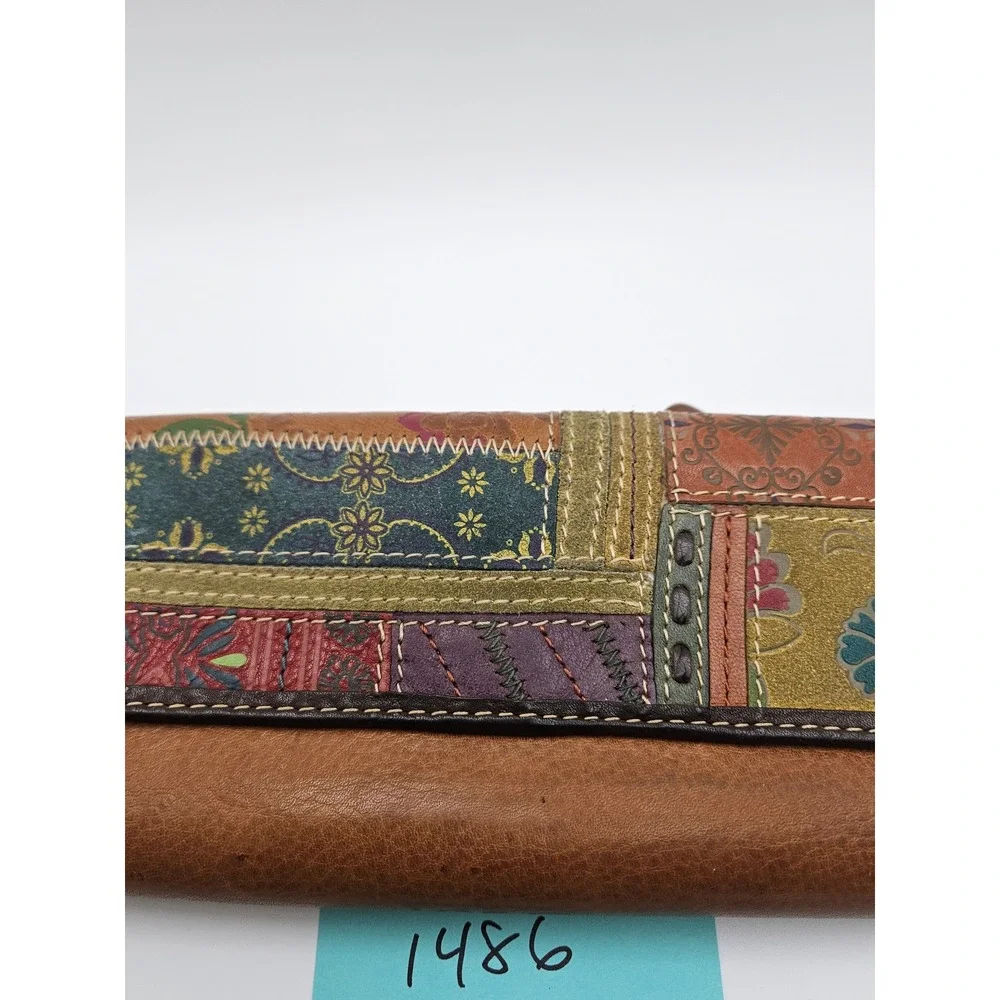 Fossil tri fold