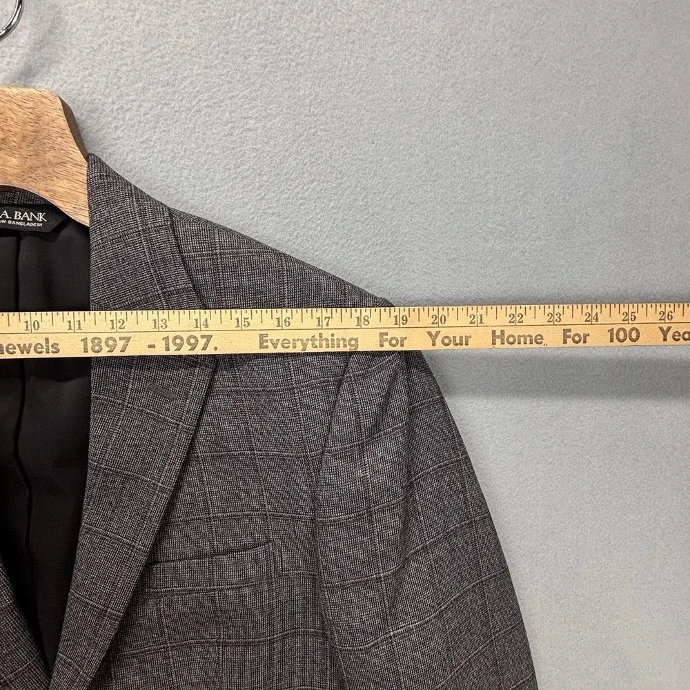 Jos A Bank Traveler Blazer Mens 39R Wool Windowpane Check 2 Button Gray‎ Jacket