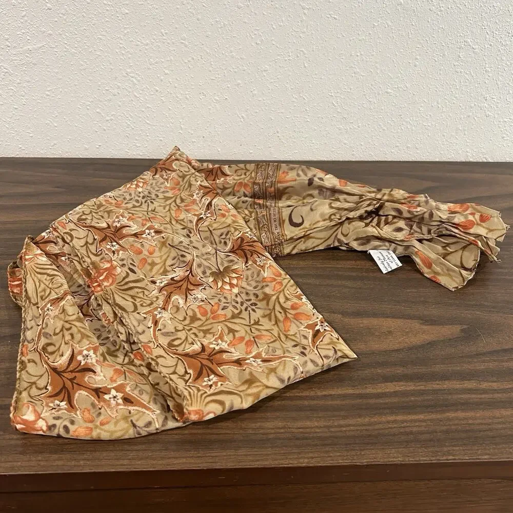 Metropolitan Museum of Art William Morris 100% Silk Scarf Italy 16