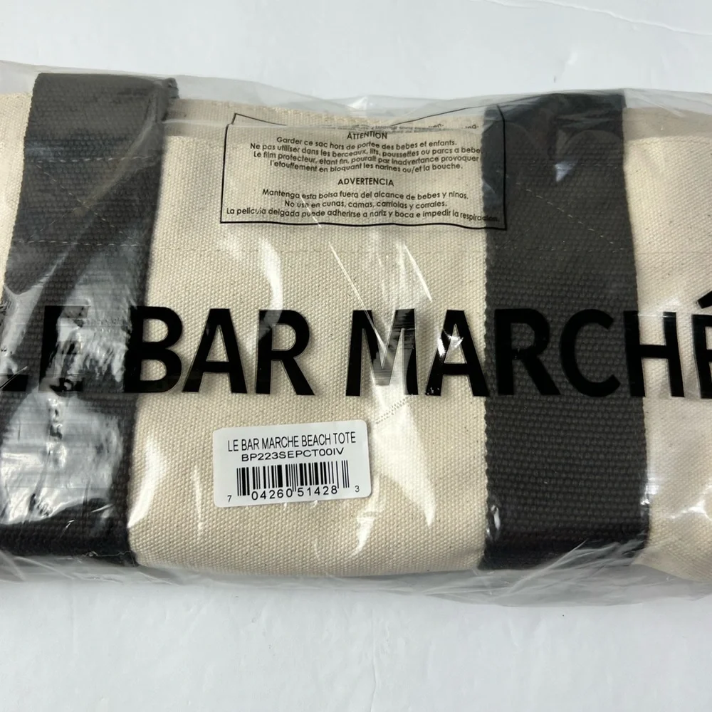 Le Bar Marche this oversized