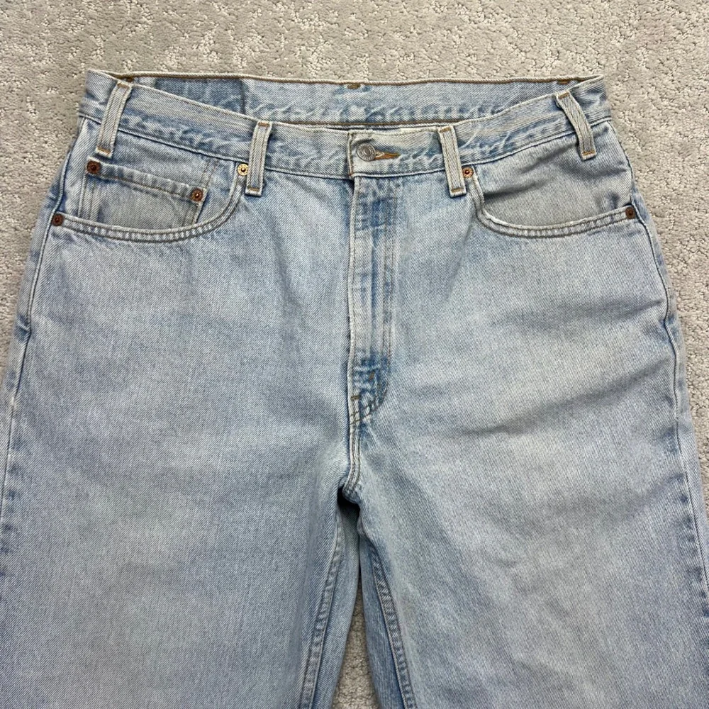 Levis measurements waist