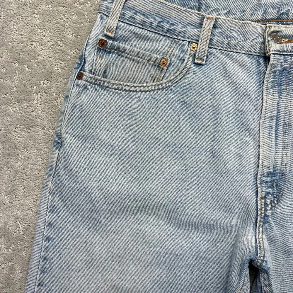 Levis measurements waist