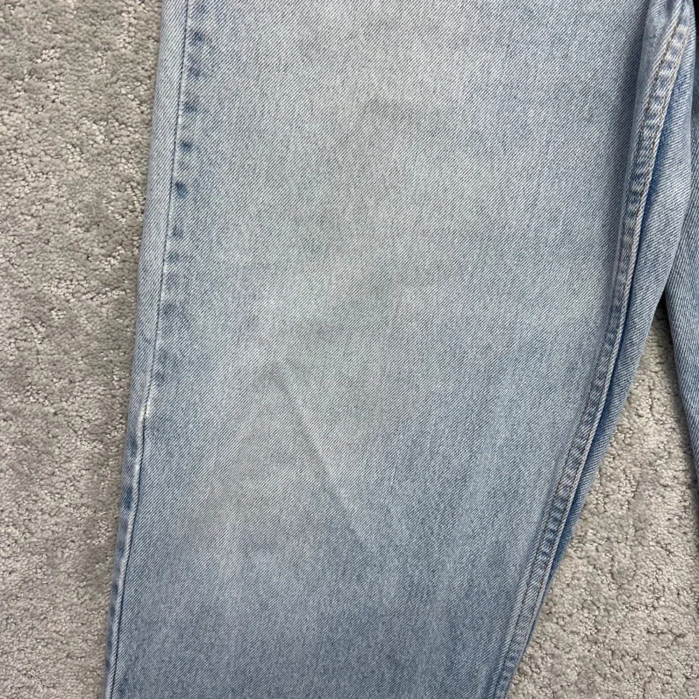 Levis measurements waist