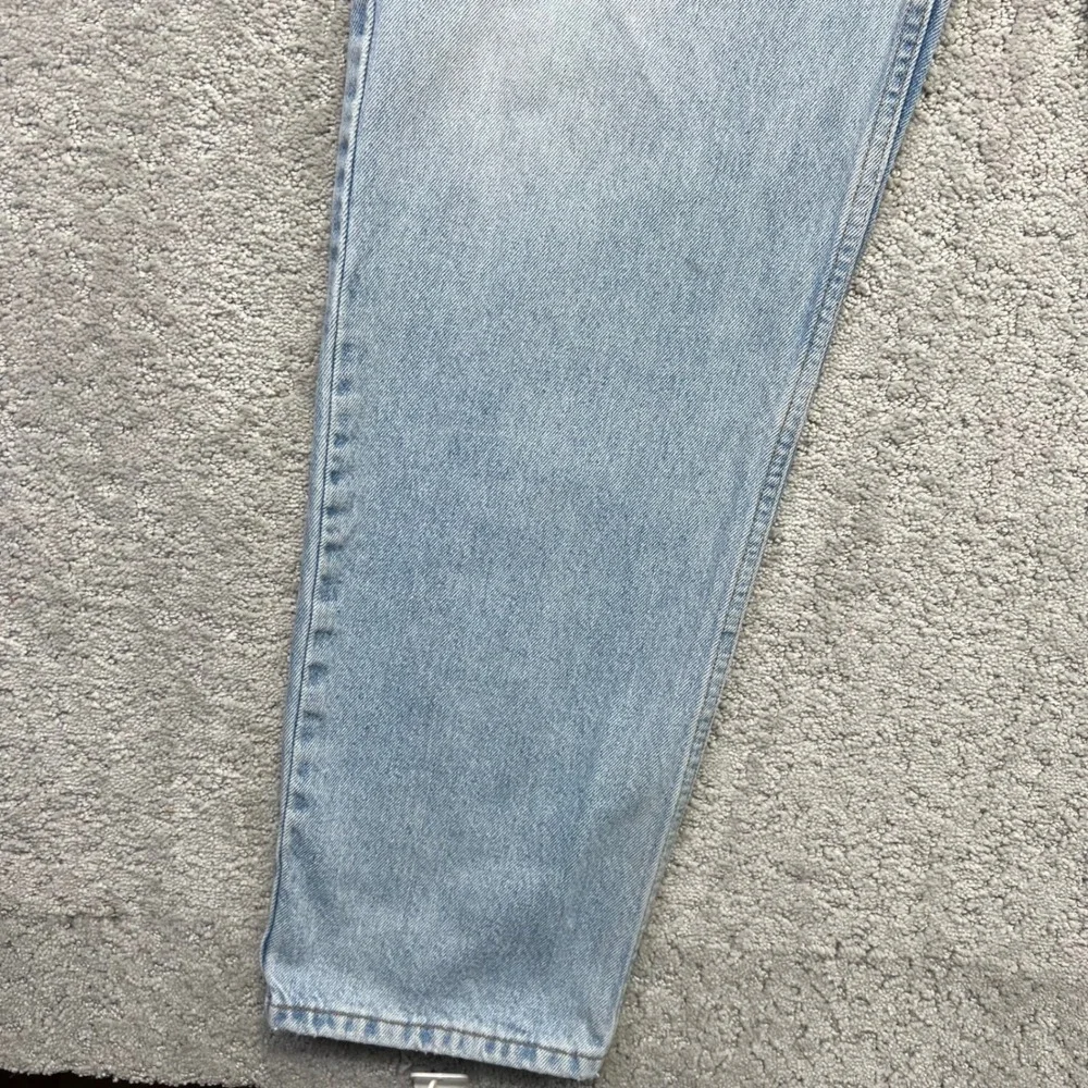 Levis measurements waist
