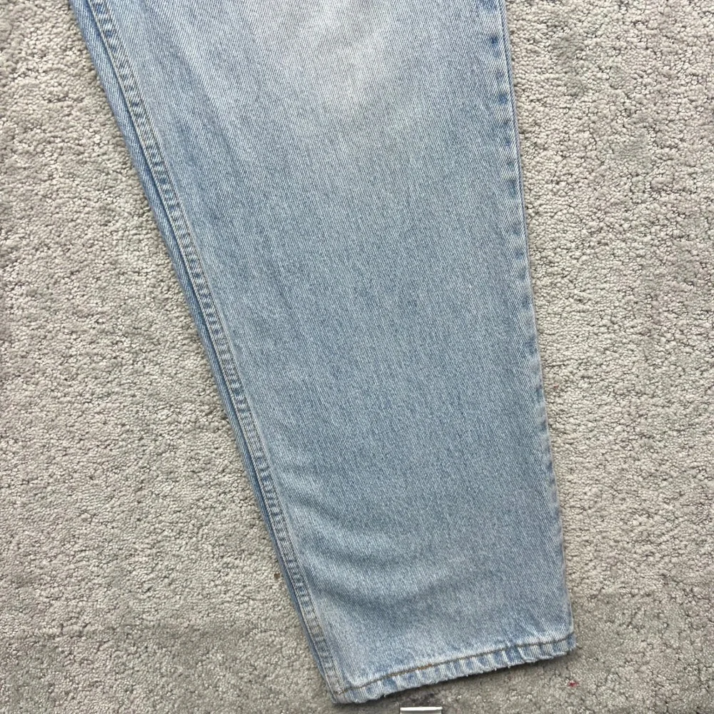 Levis measurements waist