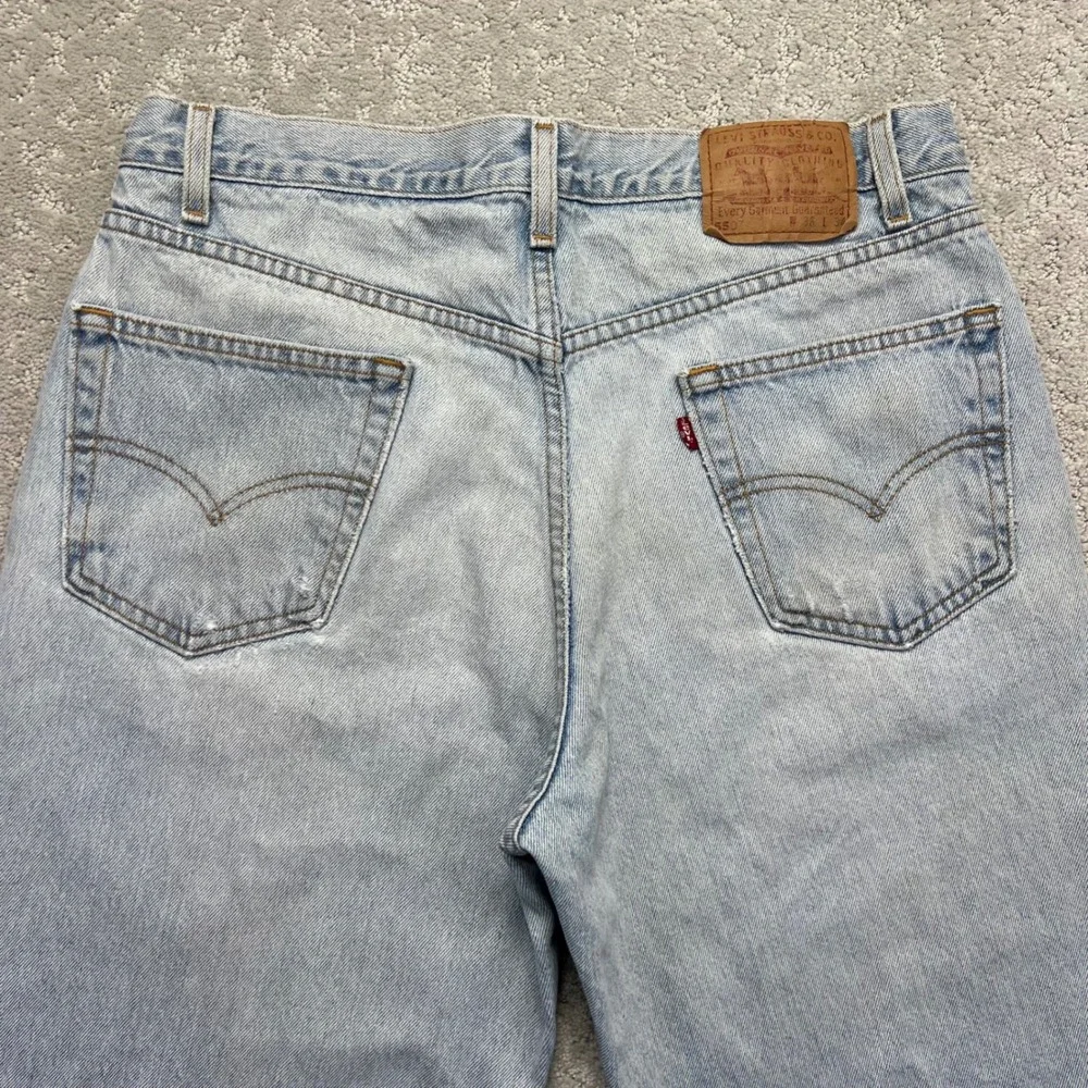 Levis measurements waist