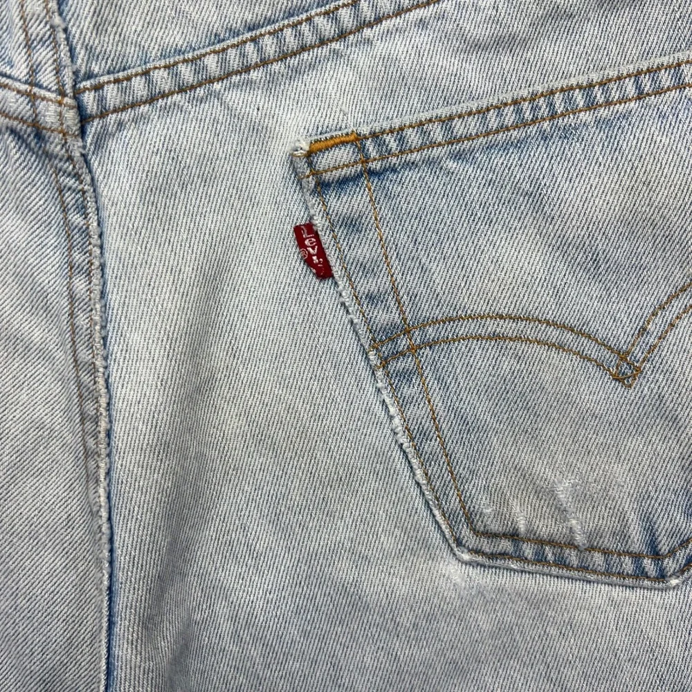 Levis measurements waist