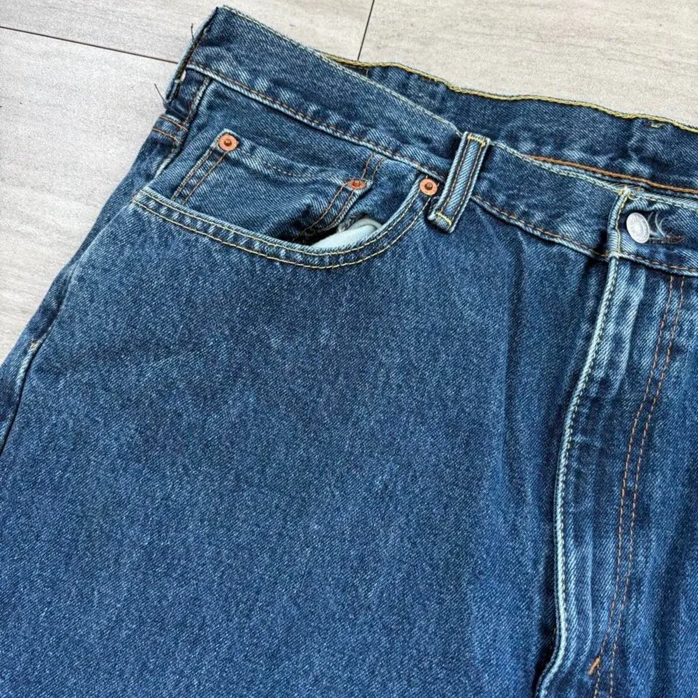 Levis wear fly or