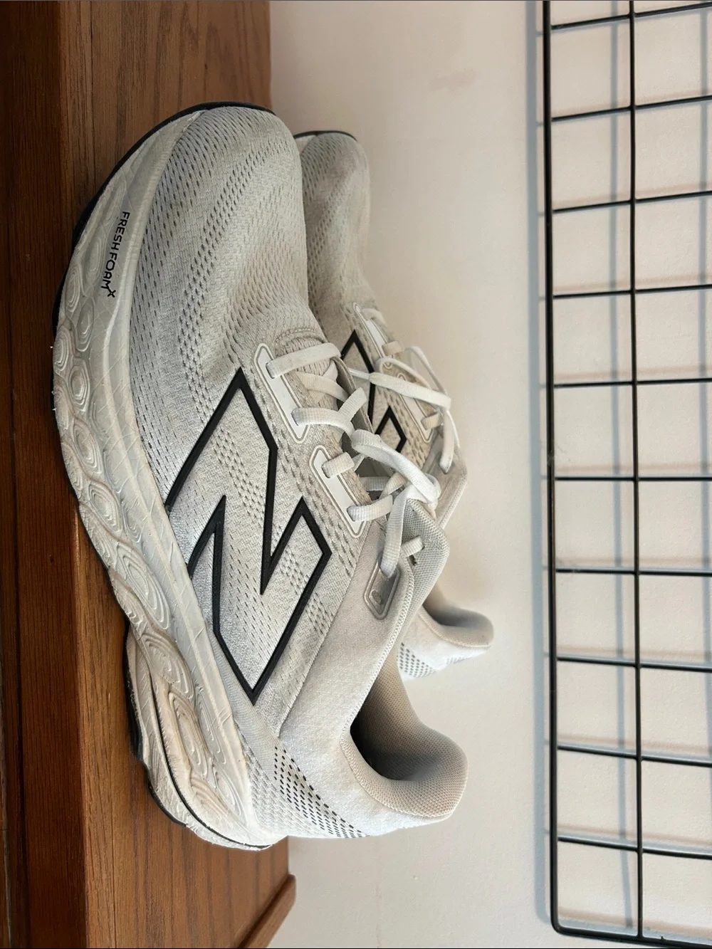 New Balance Men’s White Athletic New Balance with Black Logo