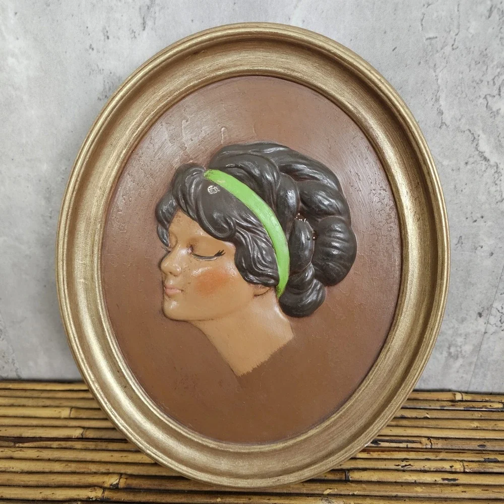 Vintage Art Deco Erma Gillilard Duncan Lady Cameo Wall‎ Plaque Chalkware Flapper
