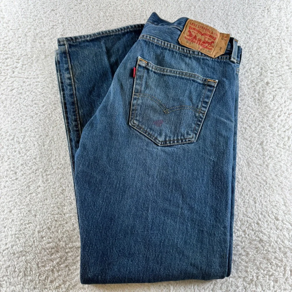 Levis 501 Jeans Mens 33x30 Blue Medium Wash Button Fly‎ Straight Distressed