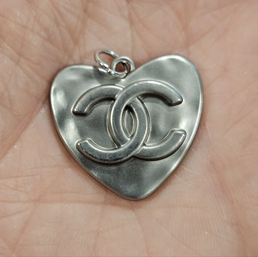 CHANEL authentic heart