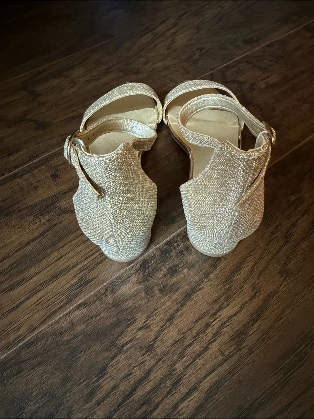 N/A elegant gold