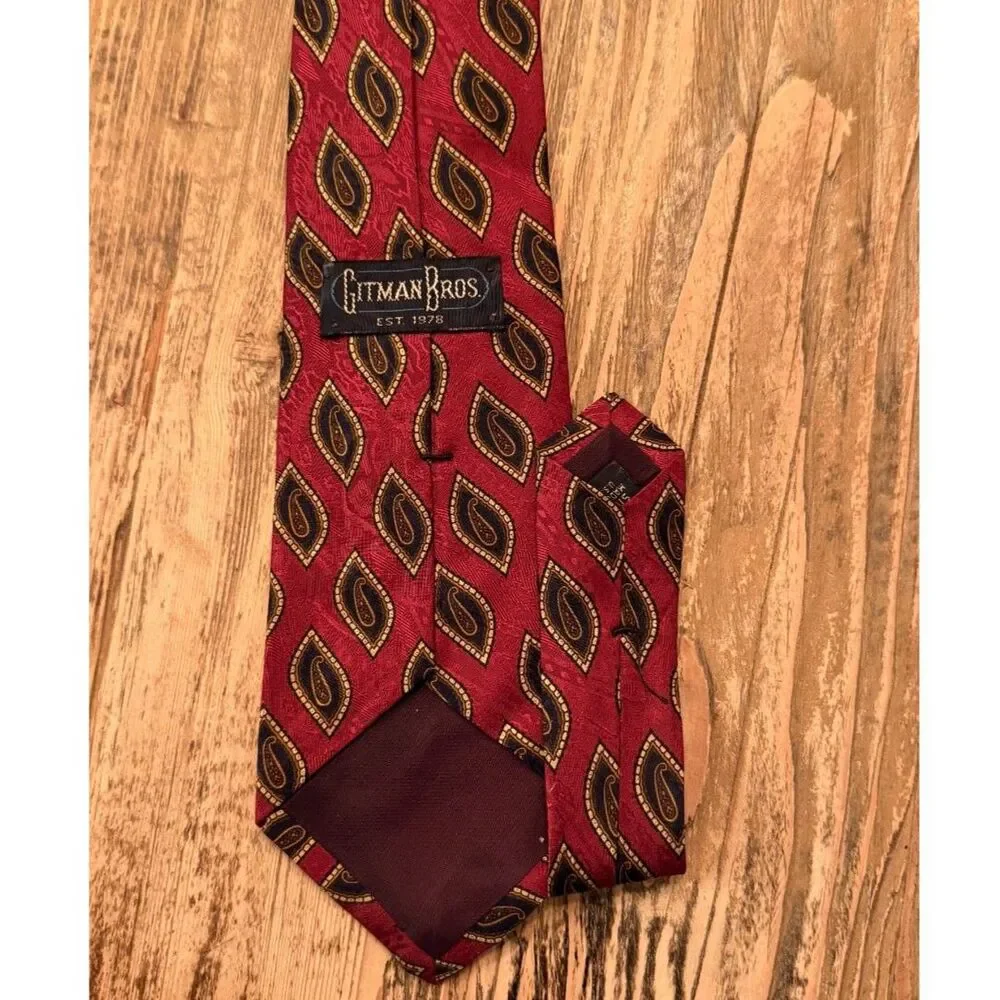 Gitman Bros Silk Necktie Red Navy Gold Paisley Made in USA 55 x 4 Short