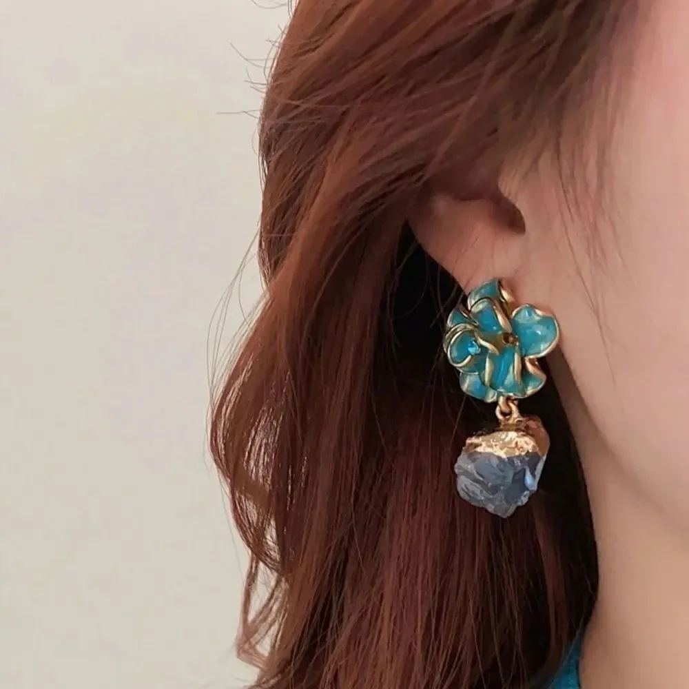 Flower statement earrings N911
