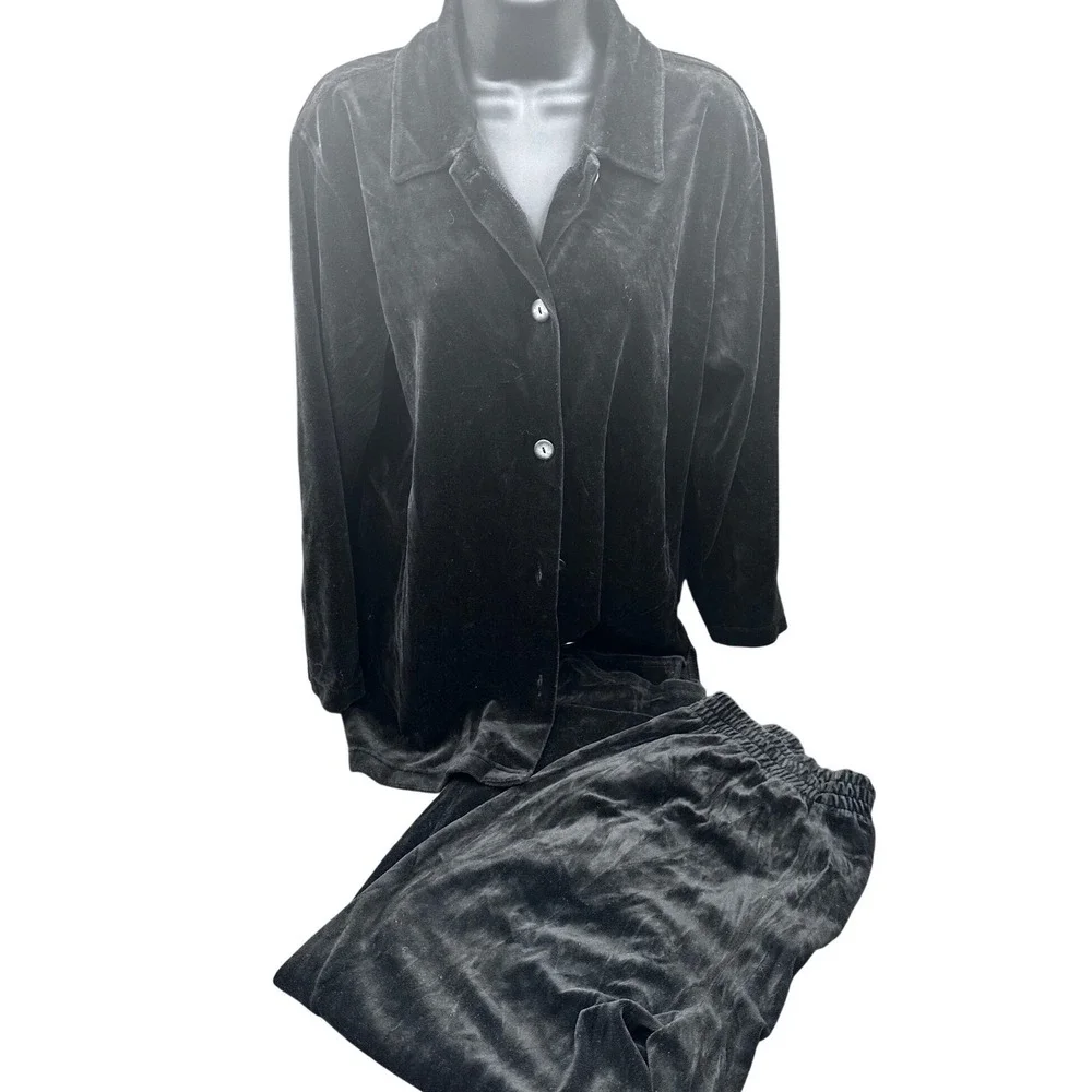 VTG Liz Claiborne Sport Velvet Pajama Set Loungewear Button Up Top Elastic Pants