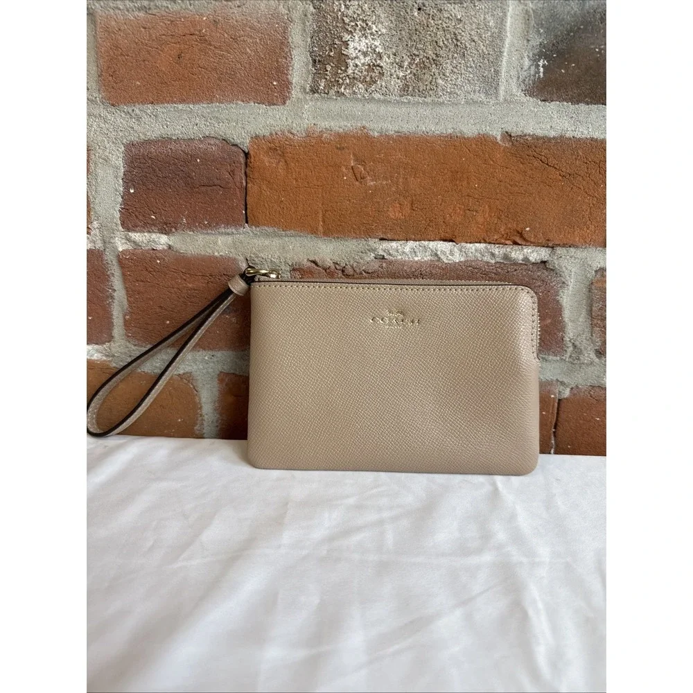Coach Corner Zip Wristlet Wallet Gold/ Taupe - Great‎ Condition