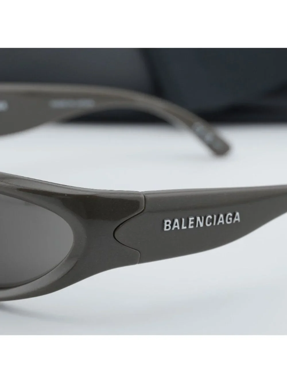 Balenciaga model bb0157s