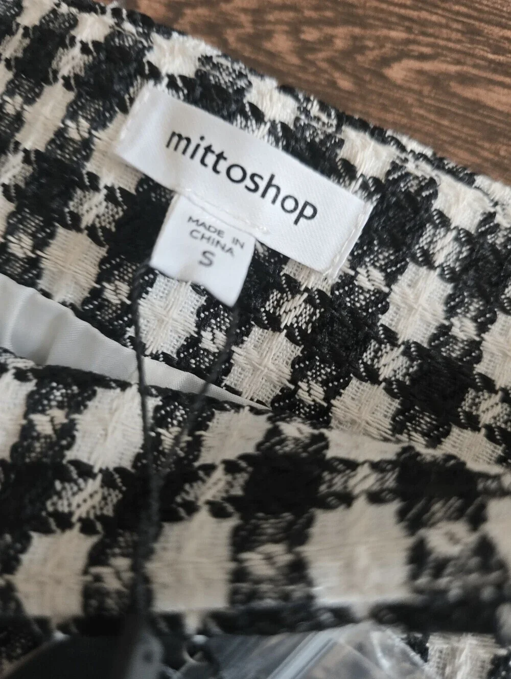 mittoshop black white