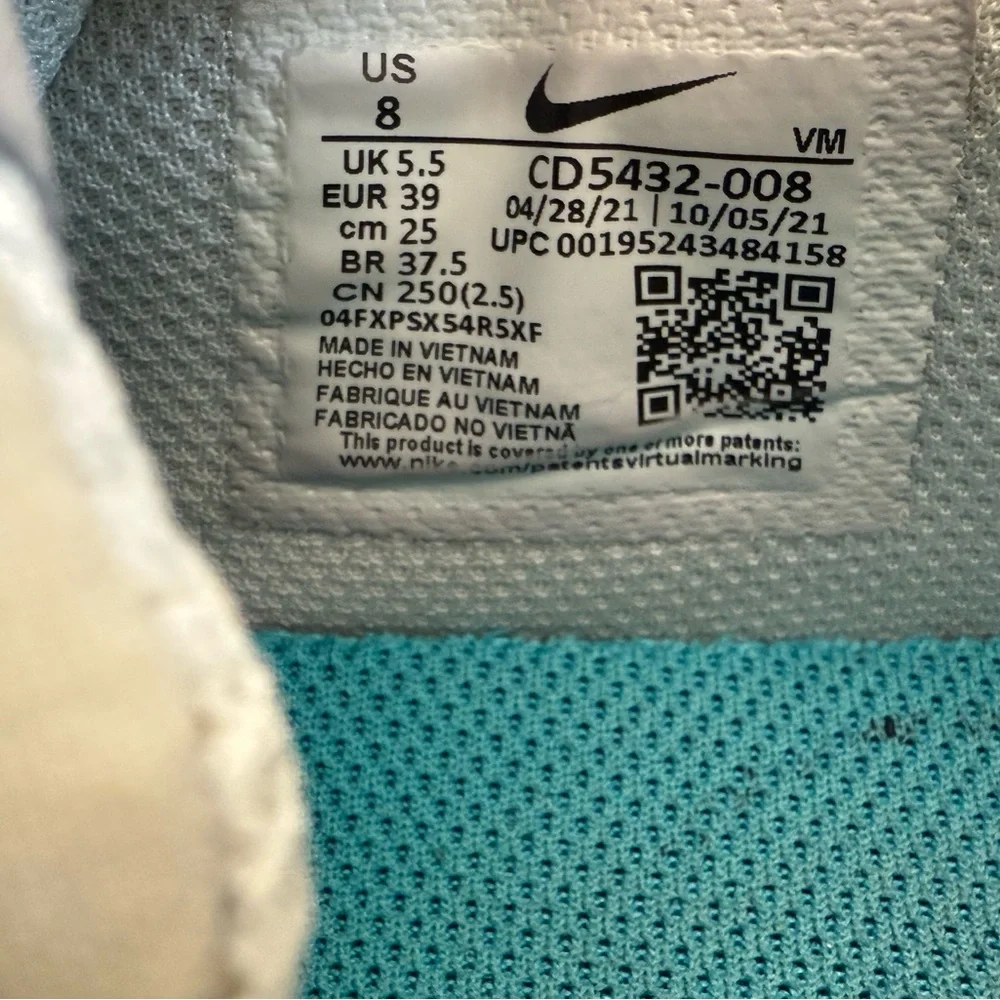 Nike couple light
