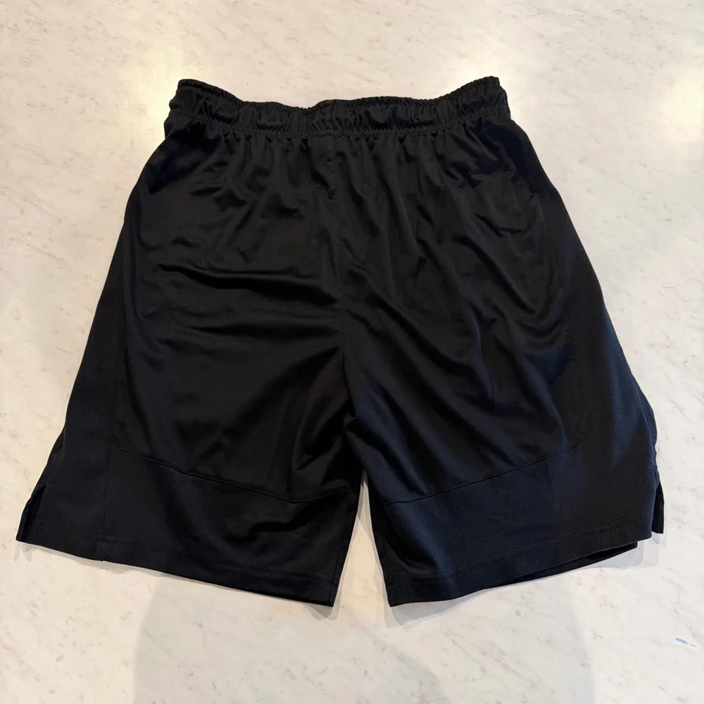 Nike sleek black