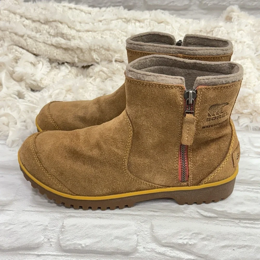 Sorel tan suede