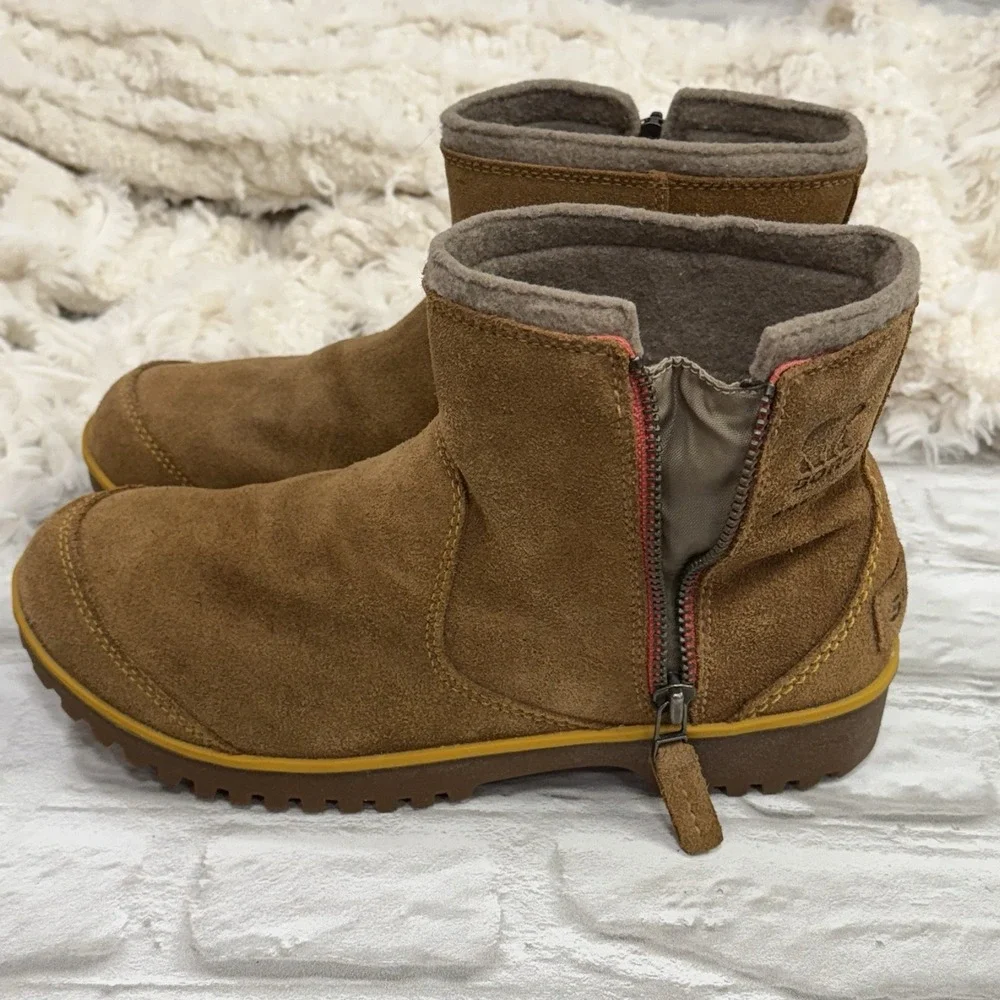 Sorel tan suede