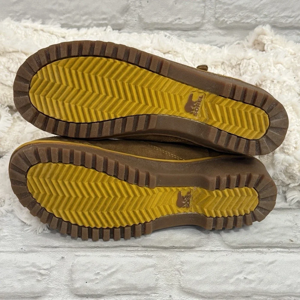 Sorel tan suede