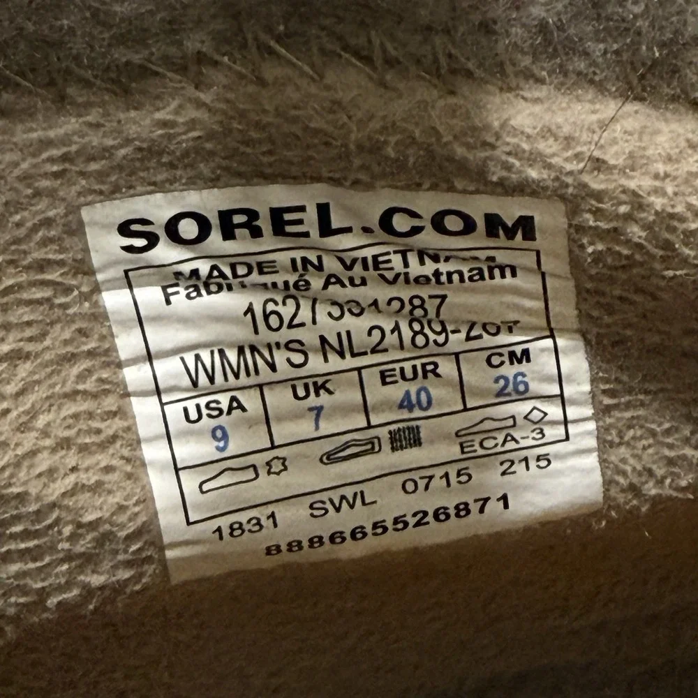 Sorel tan suede
