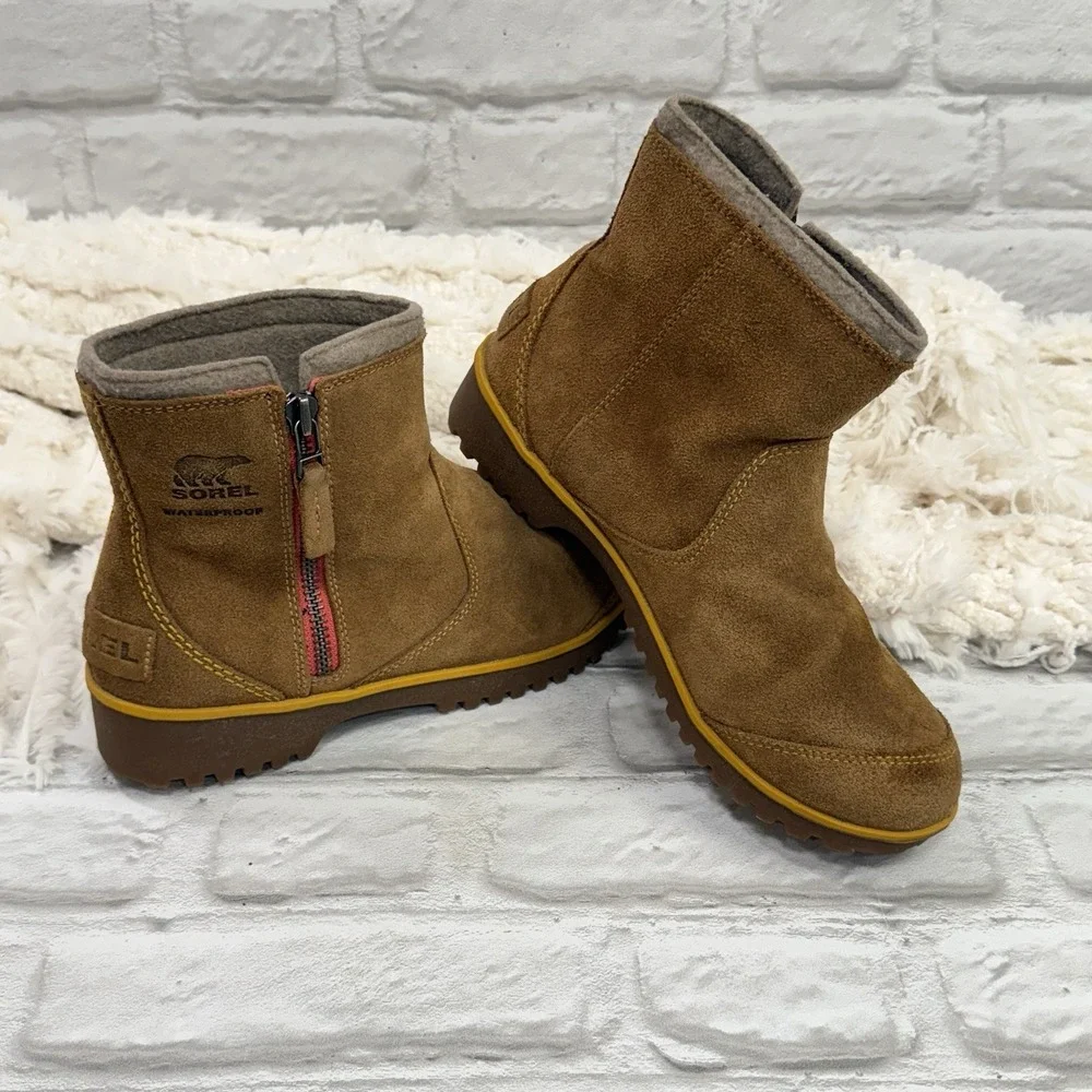 Sorel tan suede