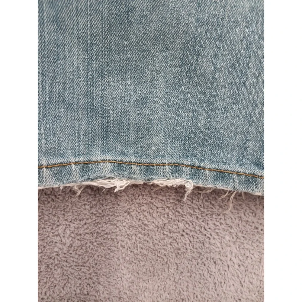 Levis laid back