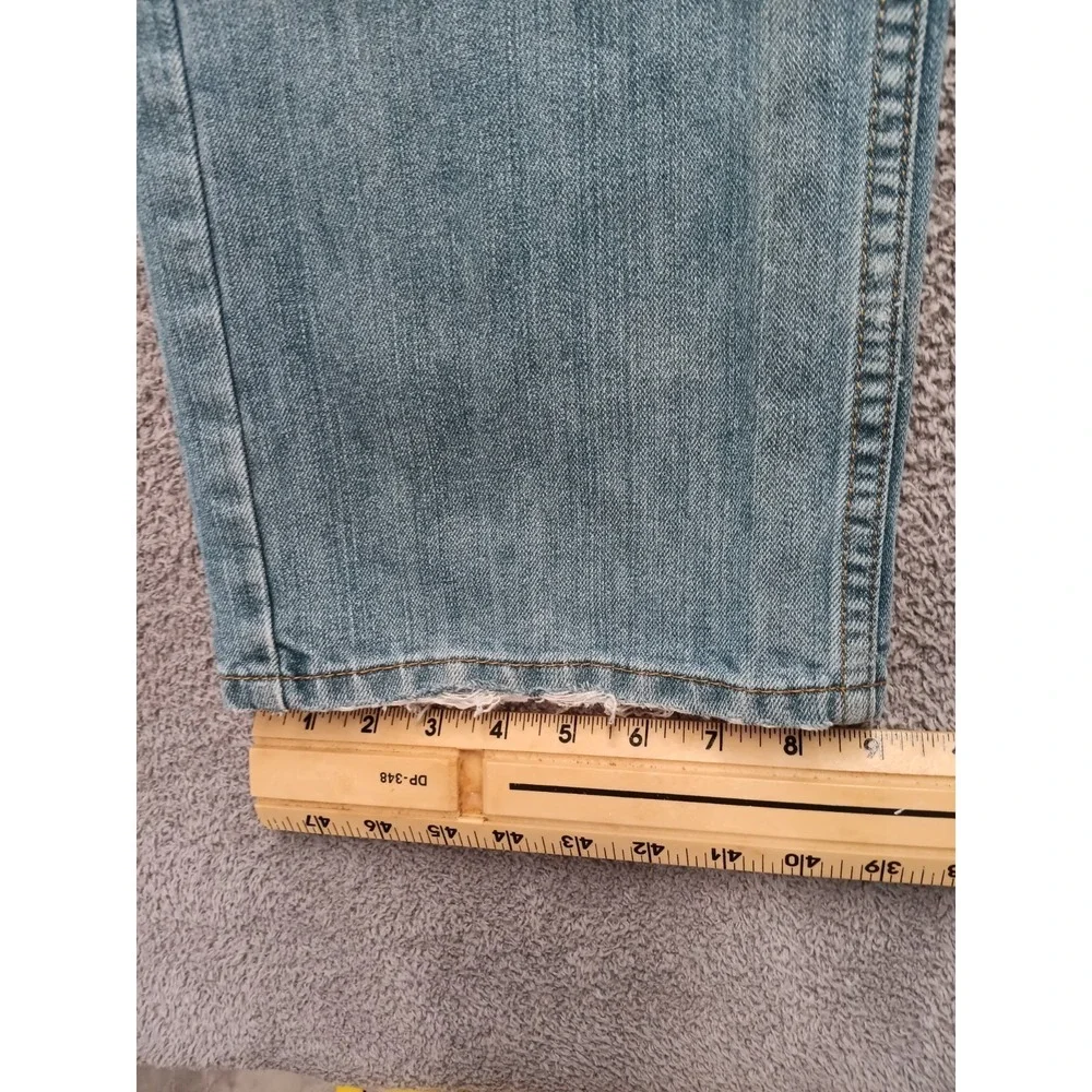 Levis laid back