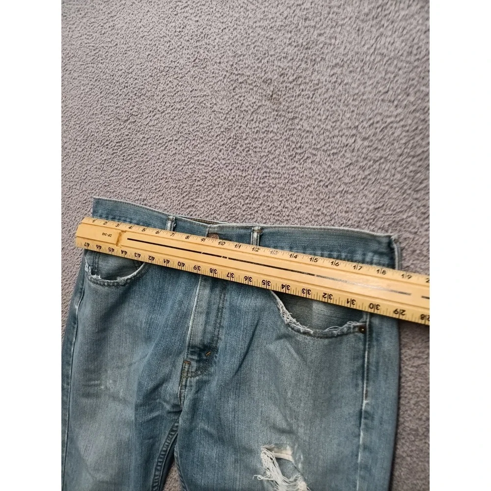 Levis laid back