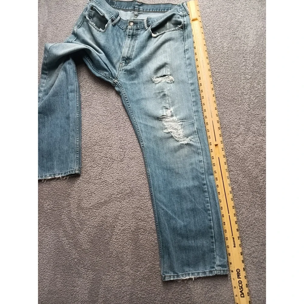 Levis laid back