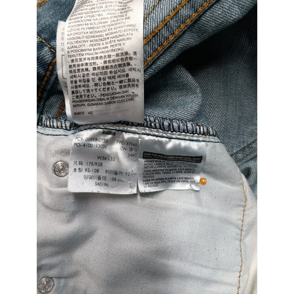 Levis laid back